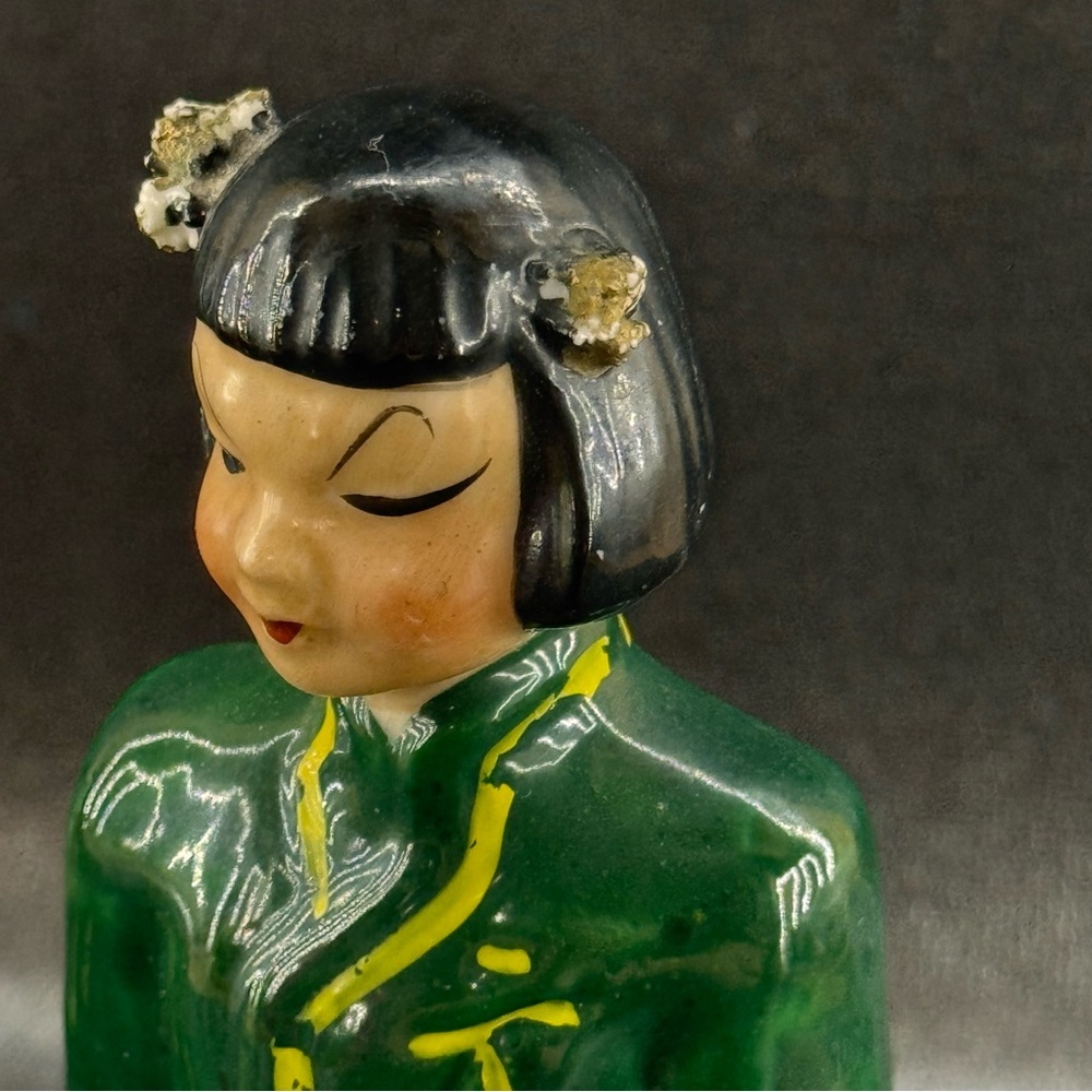Vintage Asian Inspired Sitting Figurines Set Of 2 Spaghetti Details - Picture 5 of 7